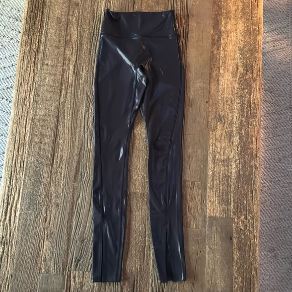 Fabletics Anywhere Shine Motion365+ Split Hem Legging - Picture 5 of 13